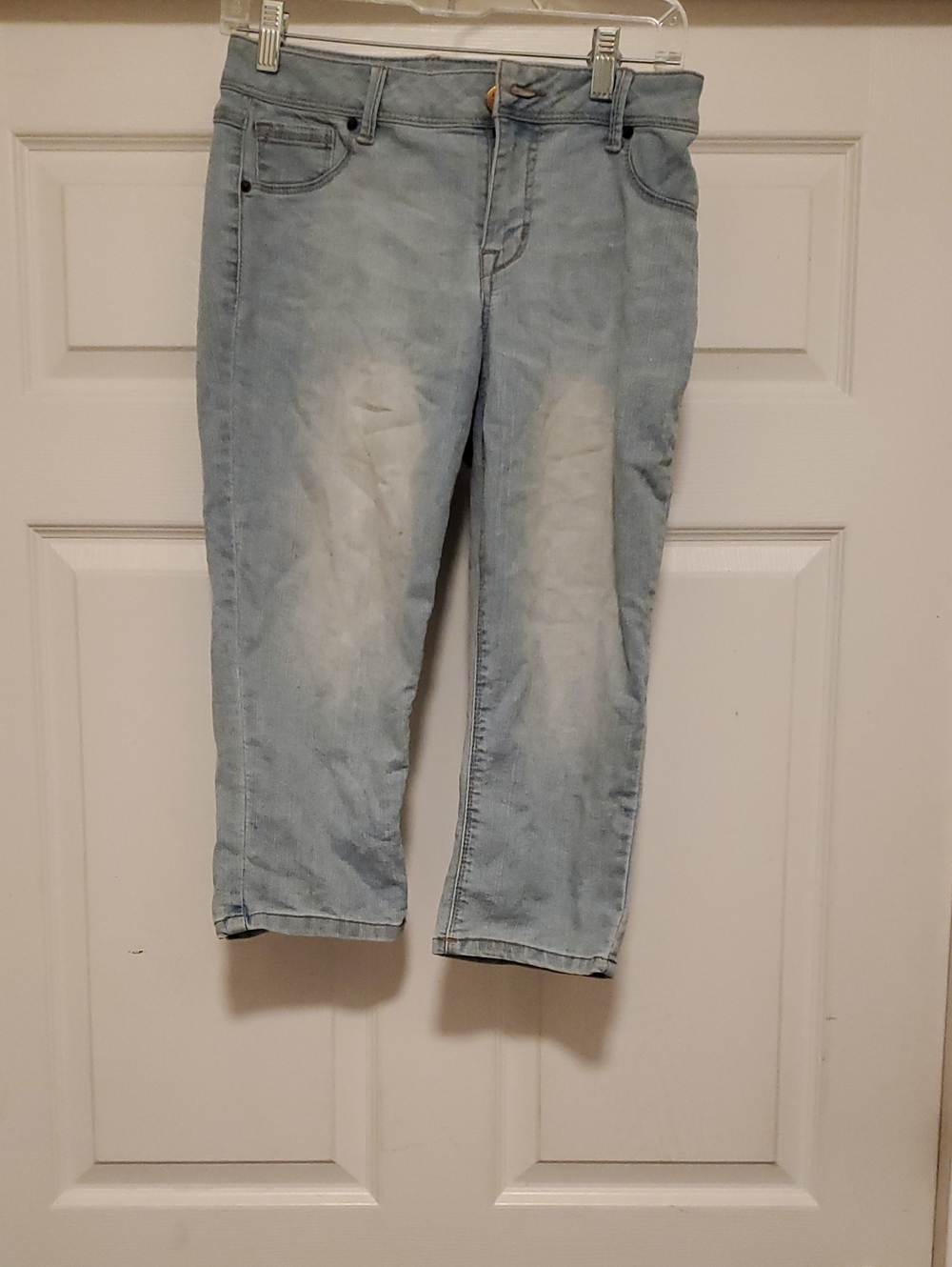 Women’s Light Wash Ankle Crop Jeans